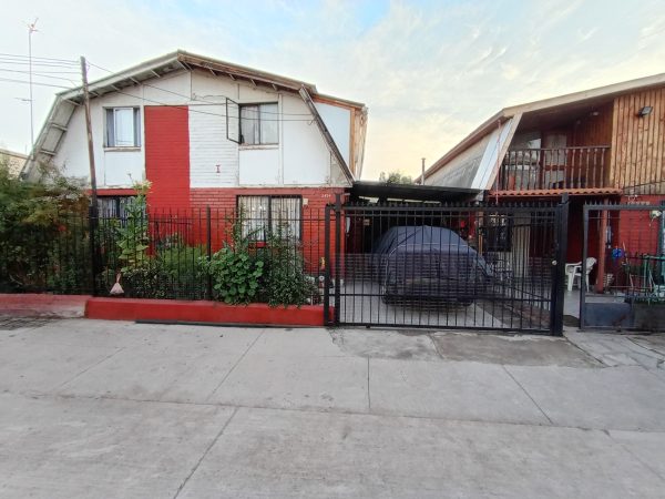 CASA EN VENTA DE DOS PISOS A PASOS METRO PROTECTORA DE LA INFANCIA